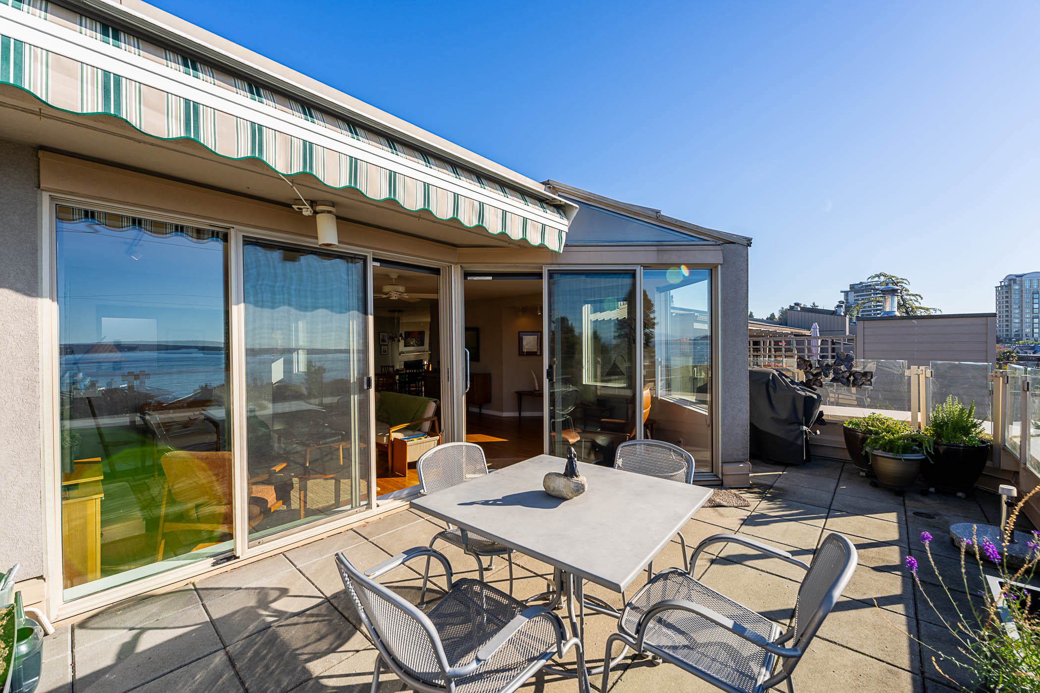 #201 - 2433 Bellevue Avenue